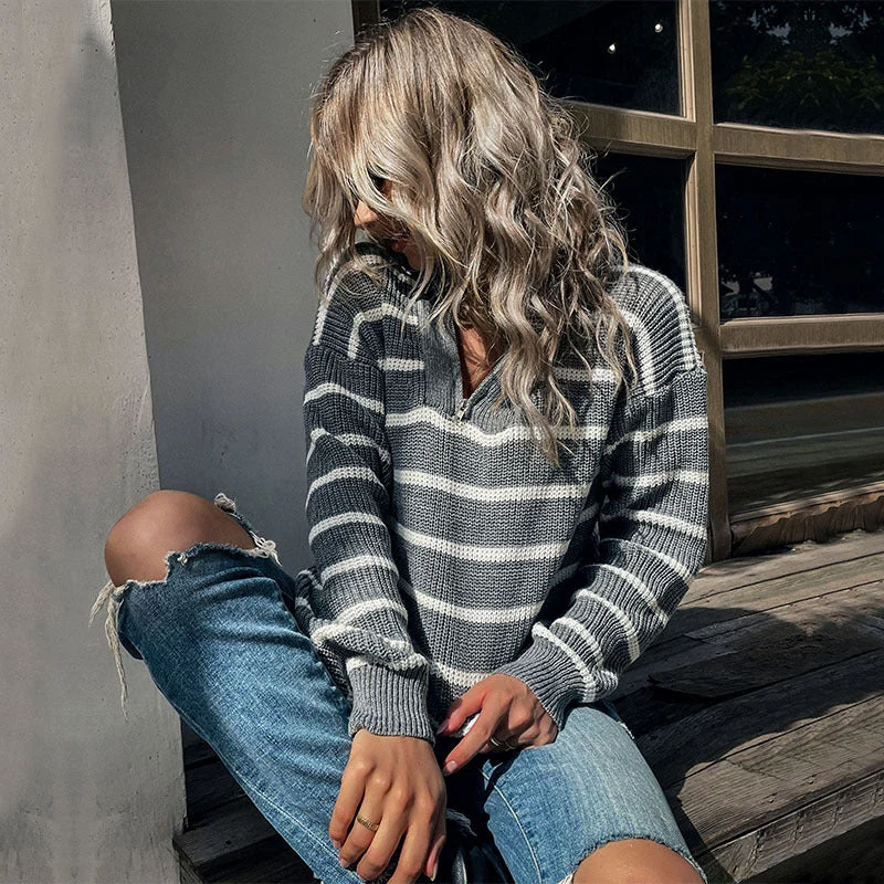 Damen Maritimer Streifenpullover aus Grobstrick mit kurzem Saum und Stehkragen – Mavelle